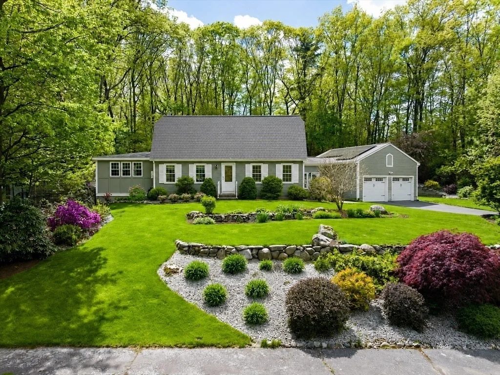 Photo of 9 Running Brook Cir