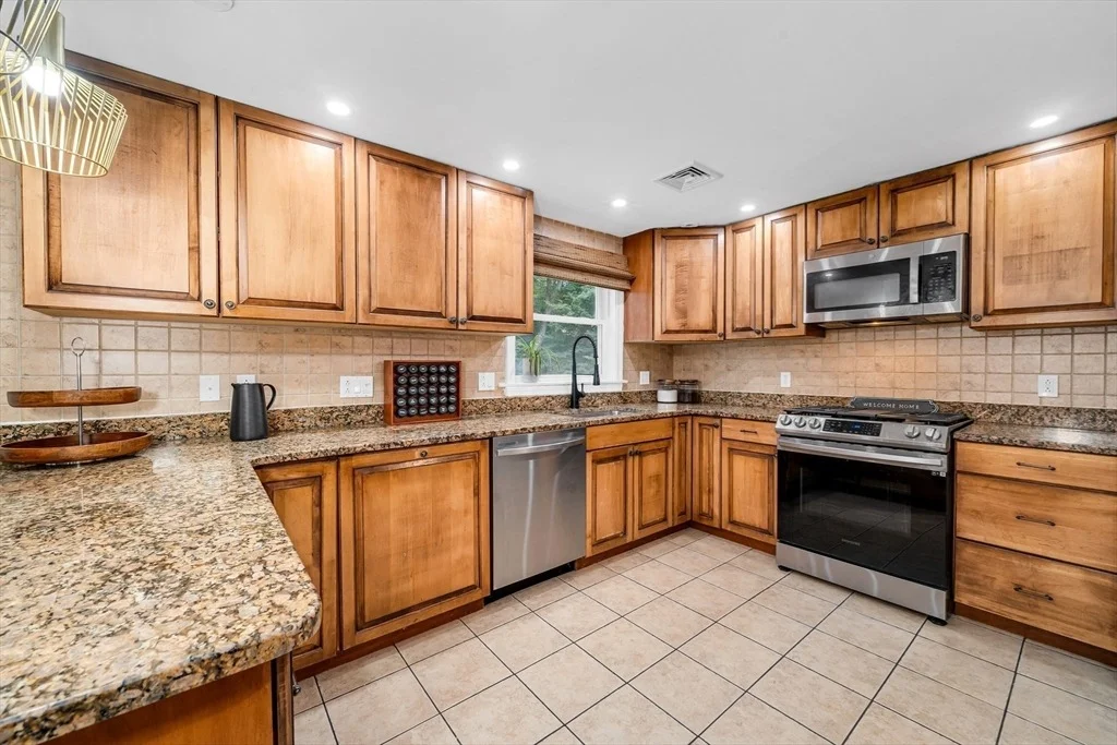 Photo of 8 Willowdale Dr