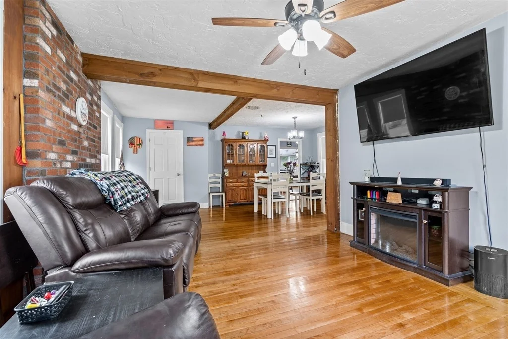 Photo of 209 Main St