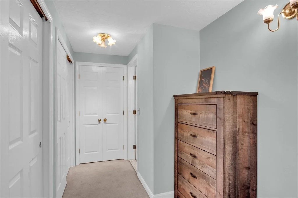 Photo of Unit D at 706 Ridgefield Cir