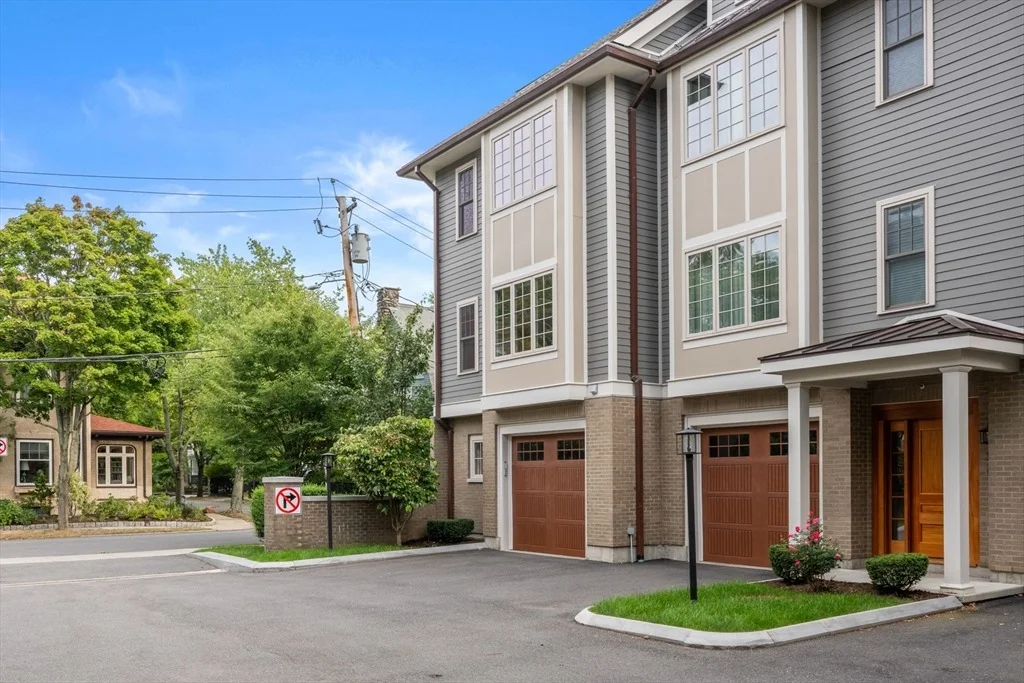 Photo of Unit 21 at 21 Crowninshield Rd