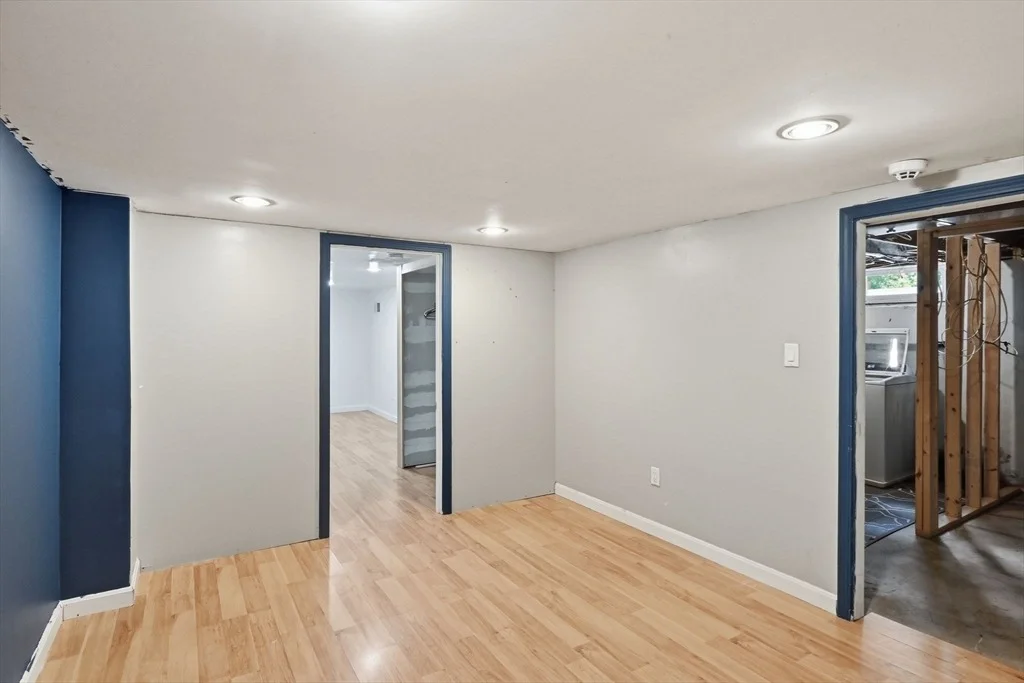 Photo of 881 Roosevelt Ave