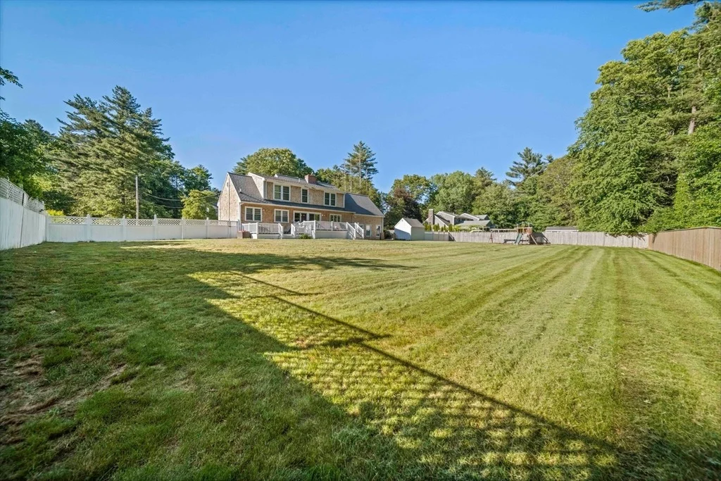 Photo of 114 Longwater Dr