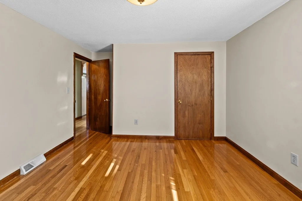 Photo of 820 Oak Grove Ave