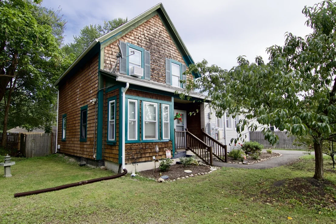 Photo of 35 Thayer Ave