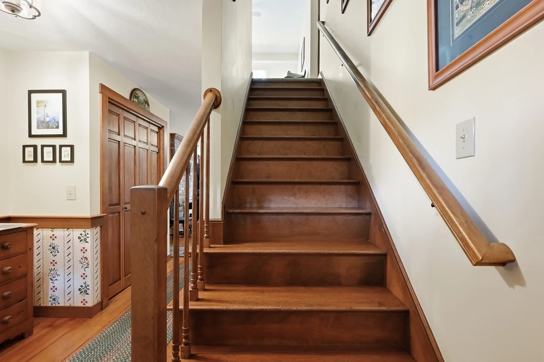 Photo of 8 Crestview Dr Ext