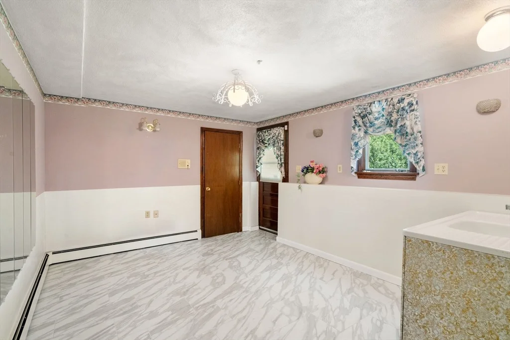 Photo of 16 Fieldstone Dr