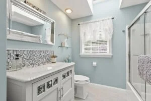 Photo of 5 Lancaster Ln