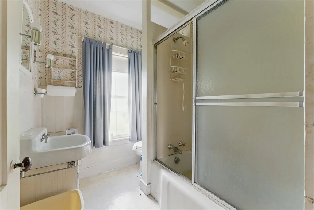 Photo of 394 River Dr