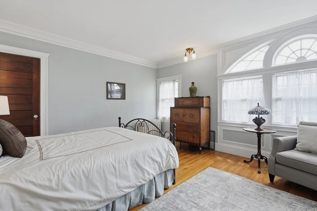 Photo of 372 Main St