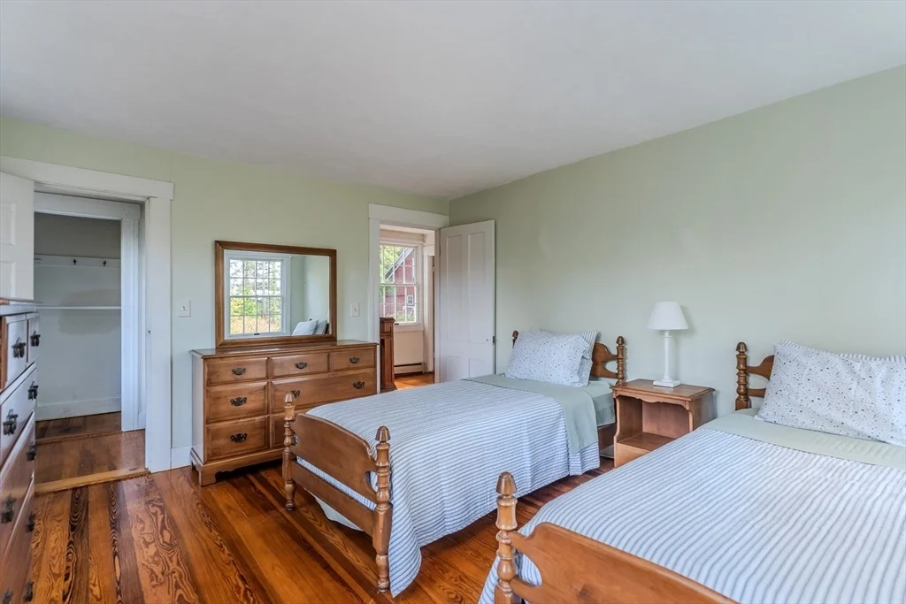 Photo of 7 Roosevelt St