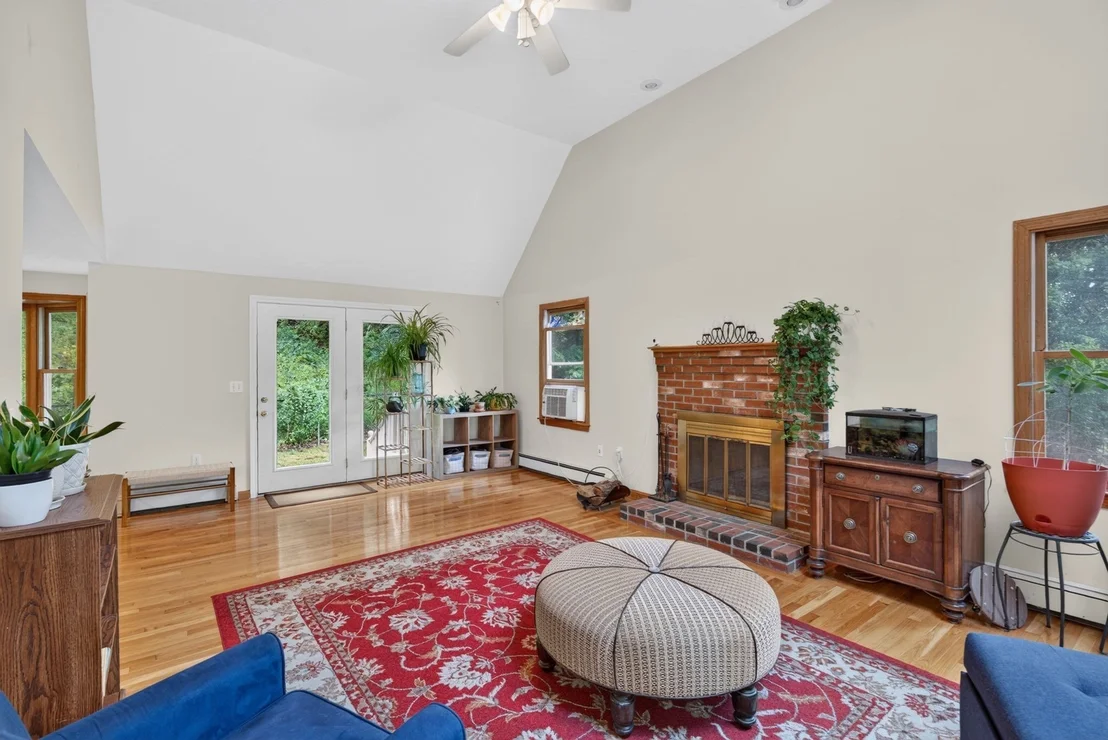 Photo of 10 Fairway Dr