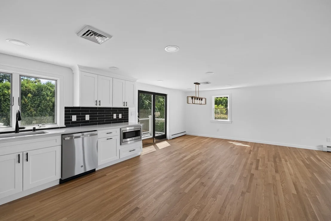 Photo of 585 N Eastern Ave