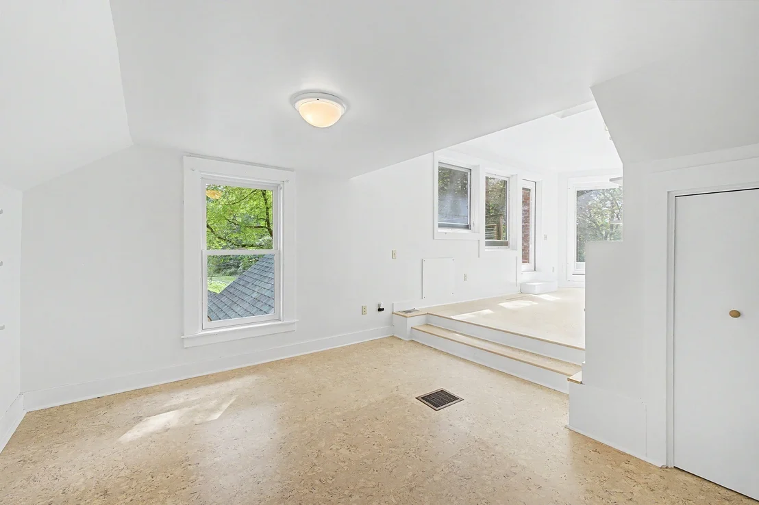 Photo of 293 Meadow Rd