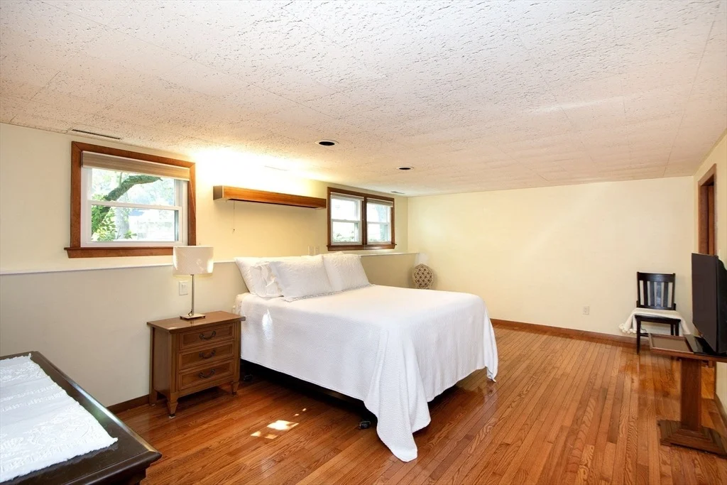 Photo of 18 Howland Cir