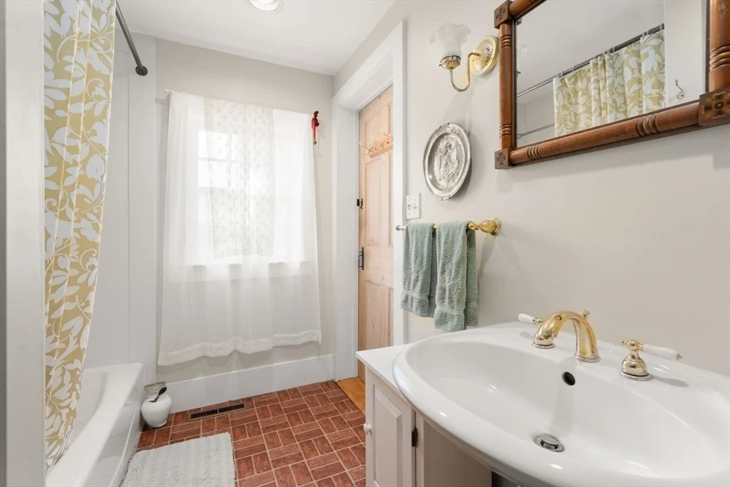 Photo of 287 Williamsburg