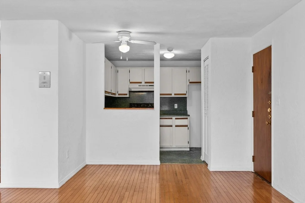 Photo of Unit 7 at 22 Irving St