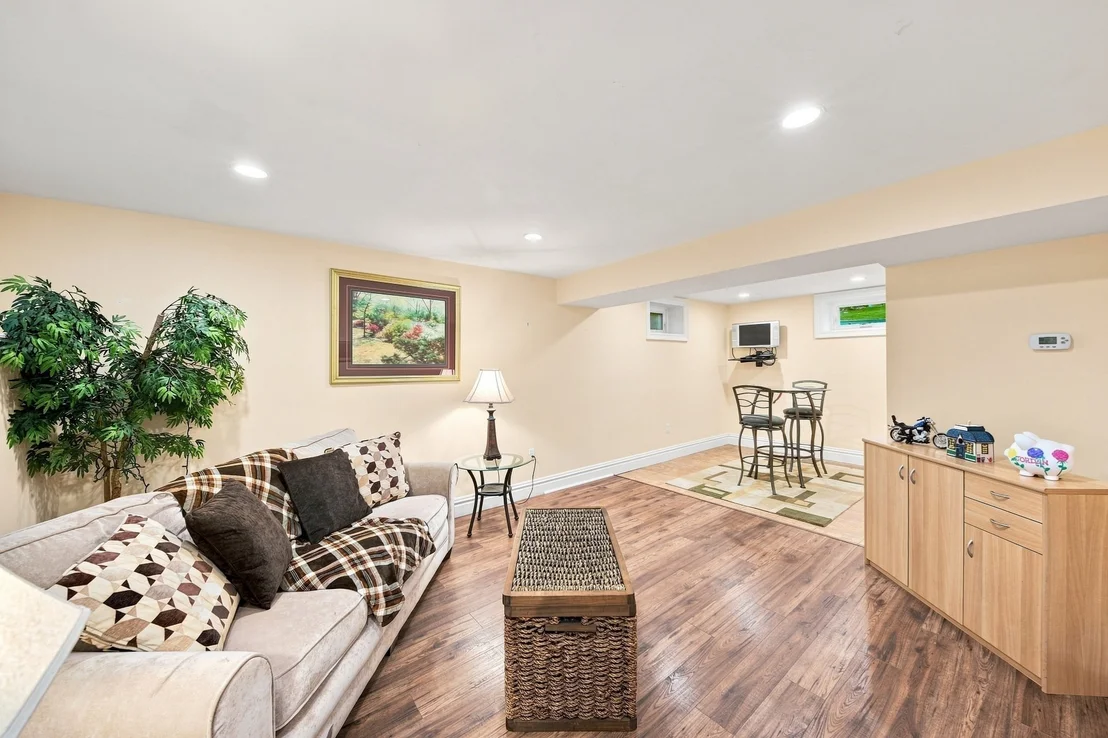 Photo of 5 Dell Ave