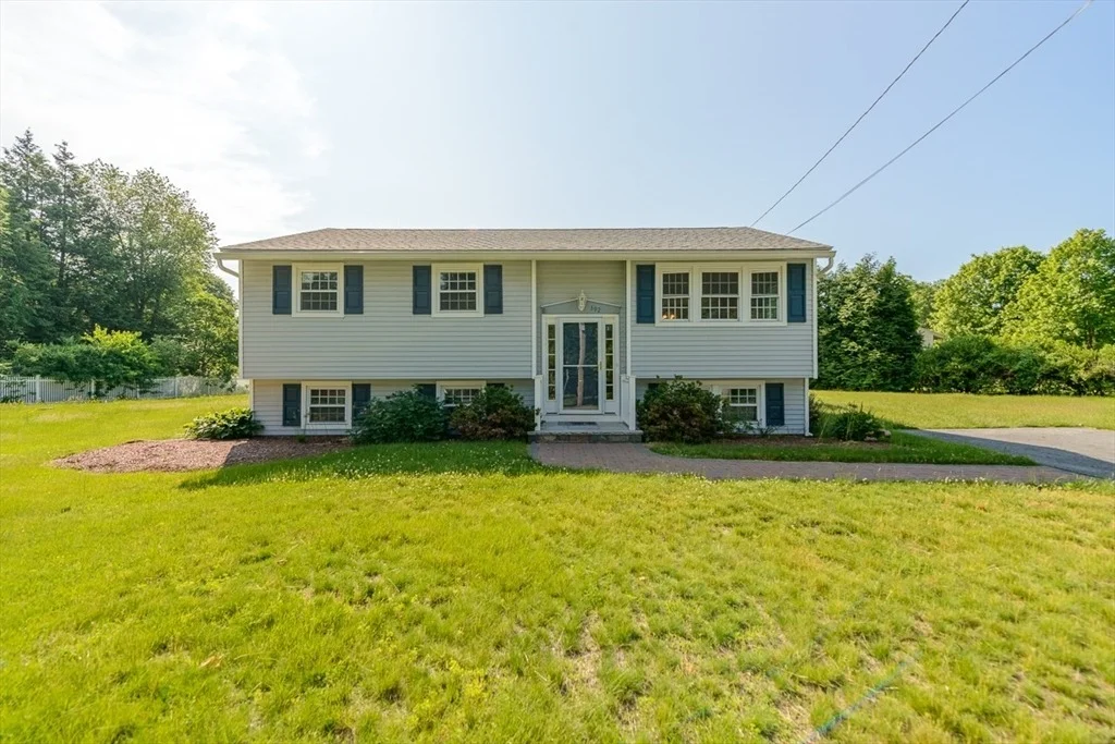 Photo of 392 Acton Rd
