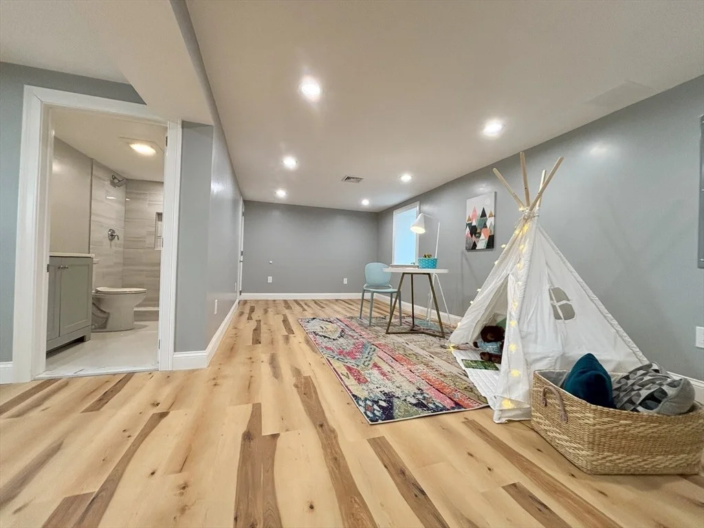 Photo of 8 Slayton Rd