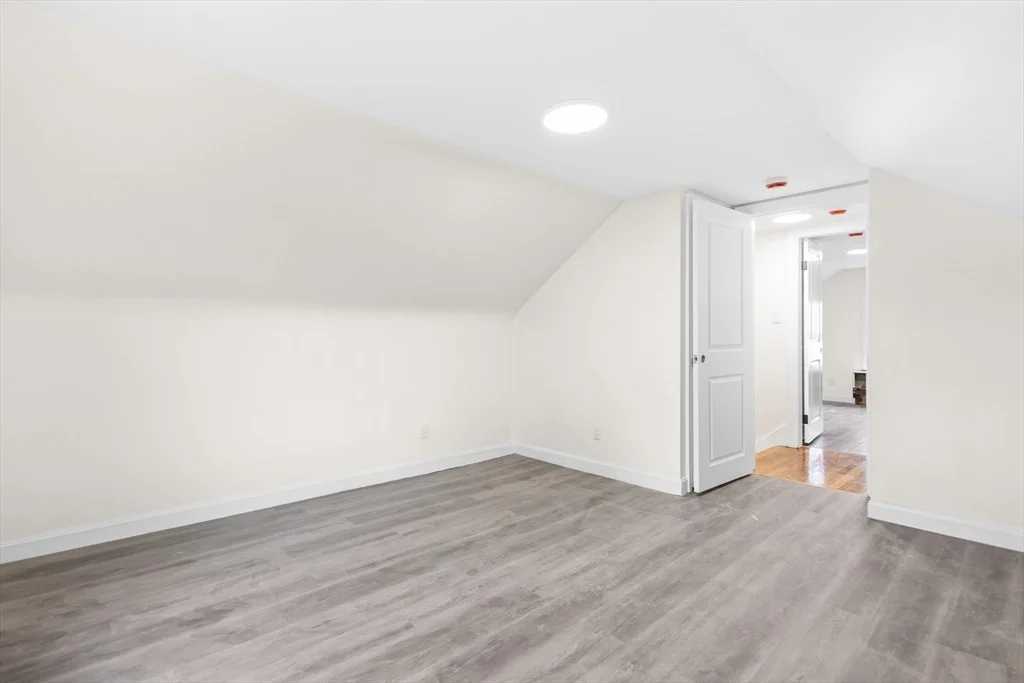 Photo of 25 Lakeview St