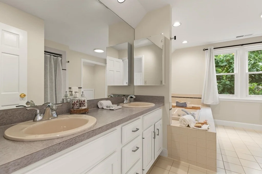 Photo of 323 Robert Rd
