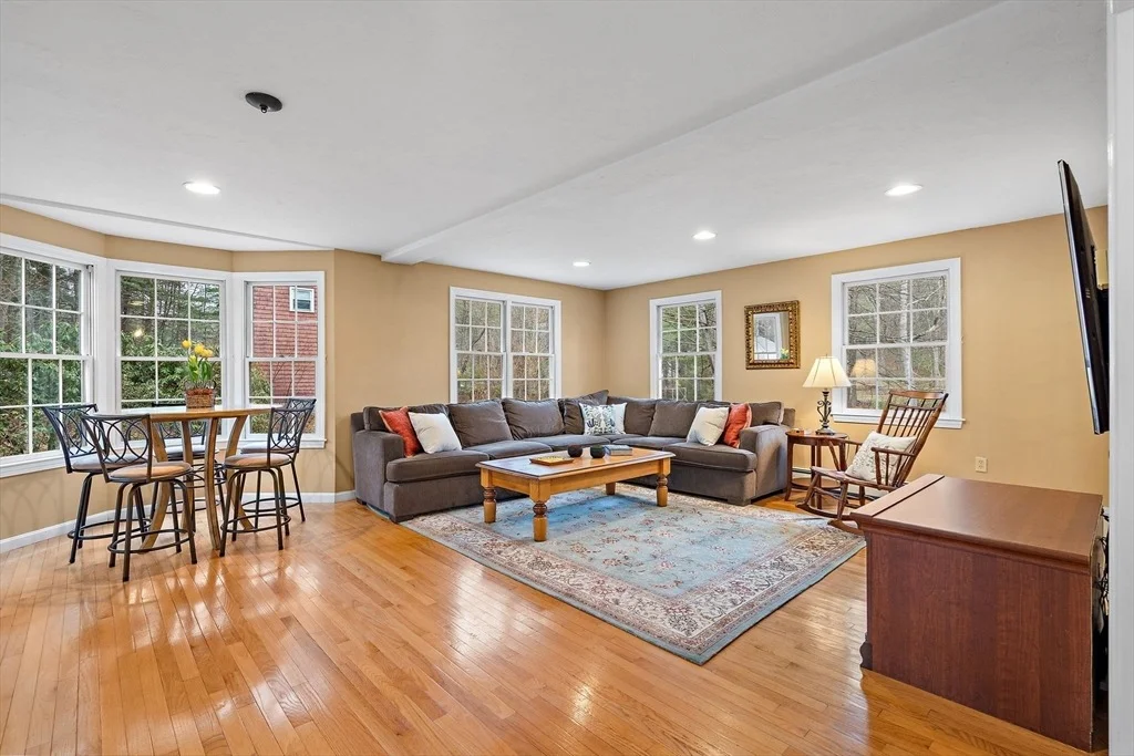 Photo of 108 Harvard Rd