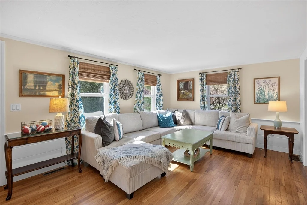 Photo of 14 Lovers Ln