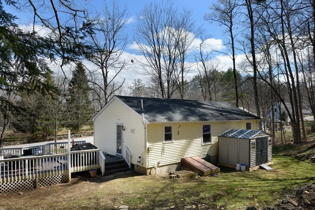 Photo of 261 School Street N