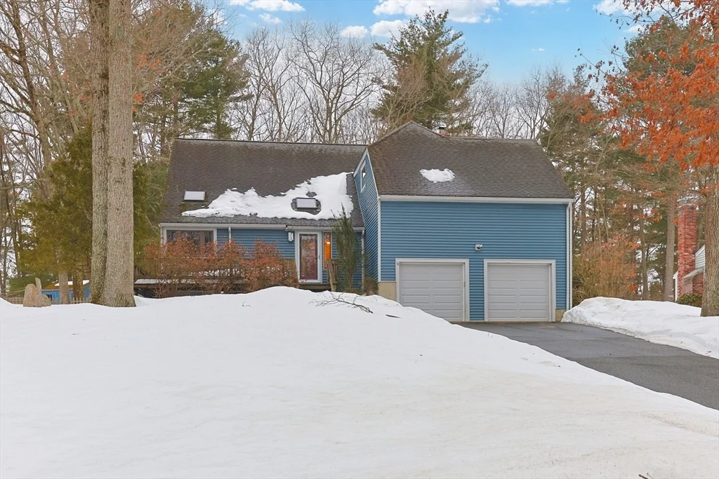 Photo of 18 Sherborne Cir