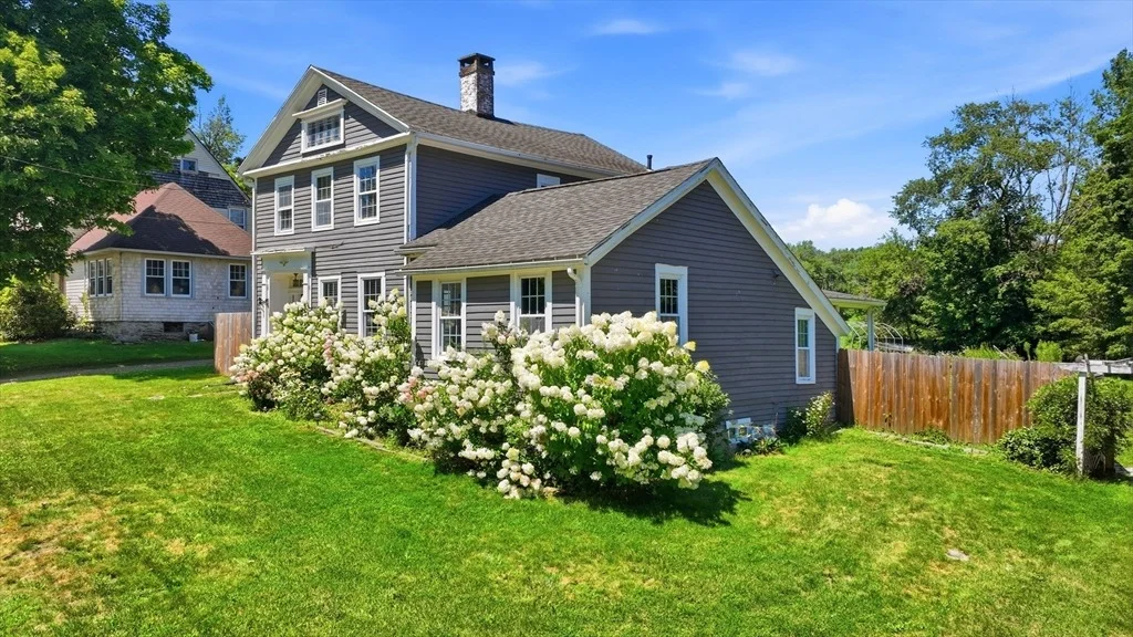 Photo of 1572 Main Rd