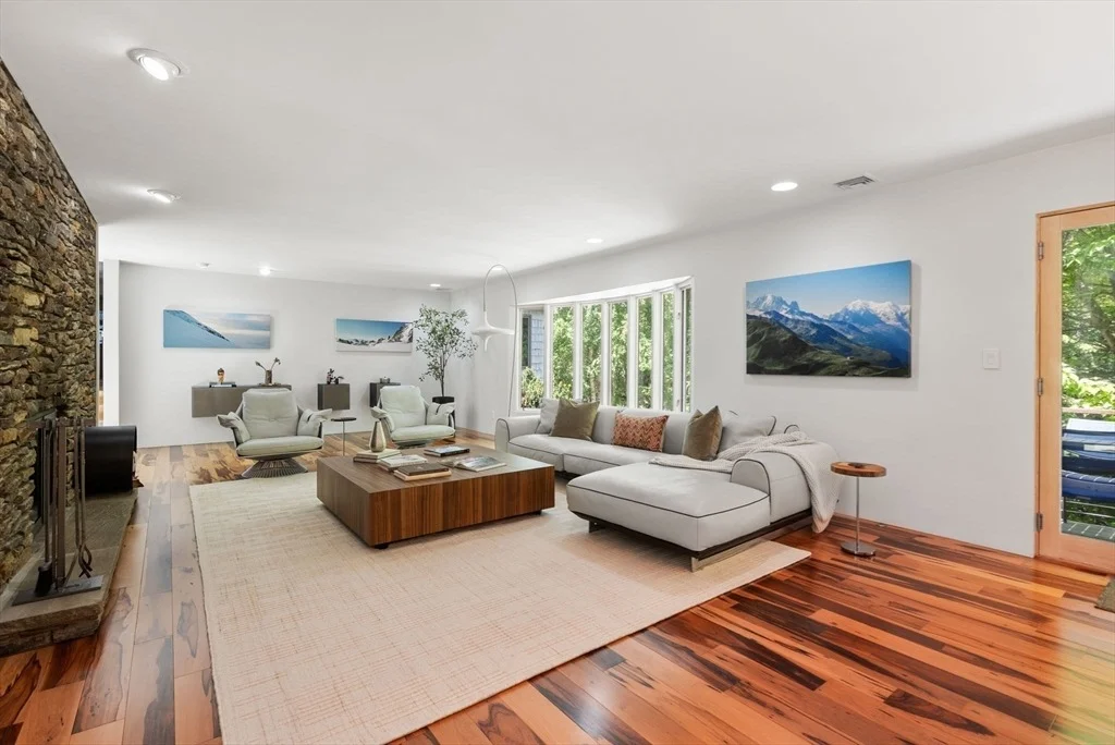 Photo of 169 Hickory Rd