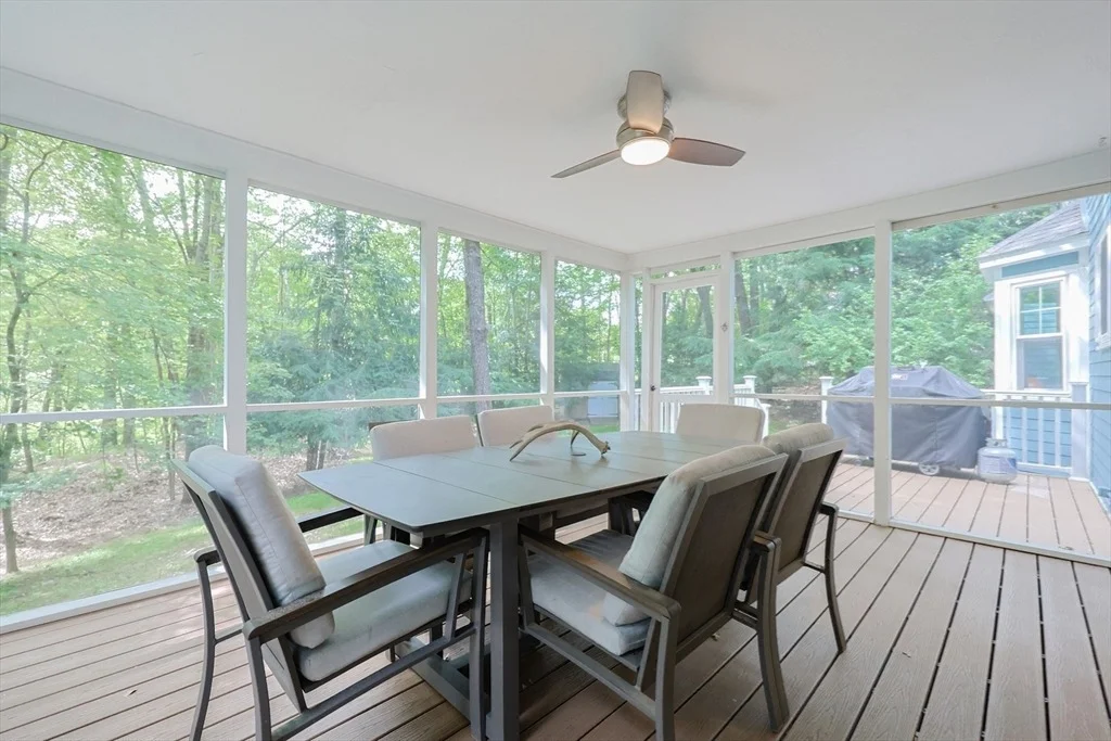 Photo of 233 Willowgate Rise