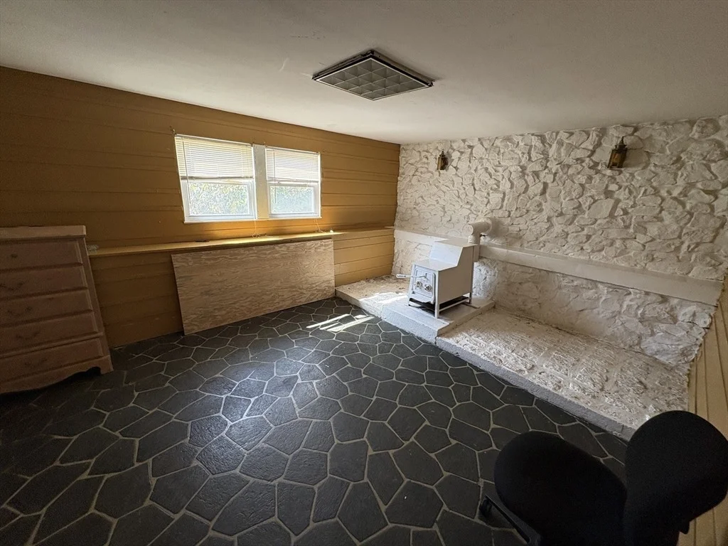 Photo of 9 Fernandez Cir