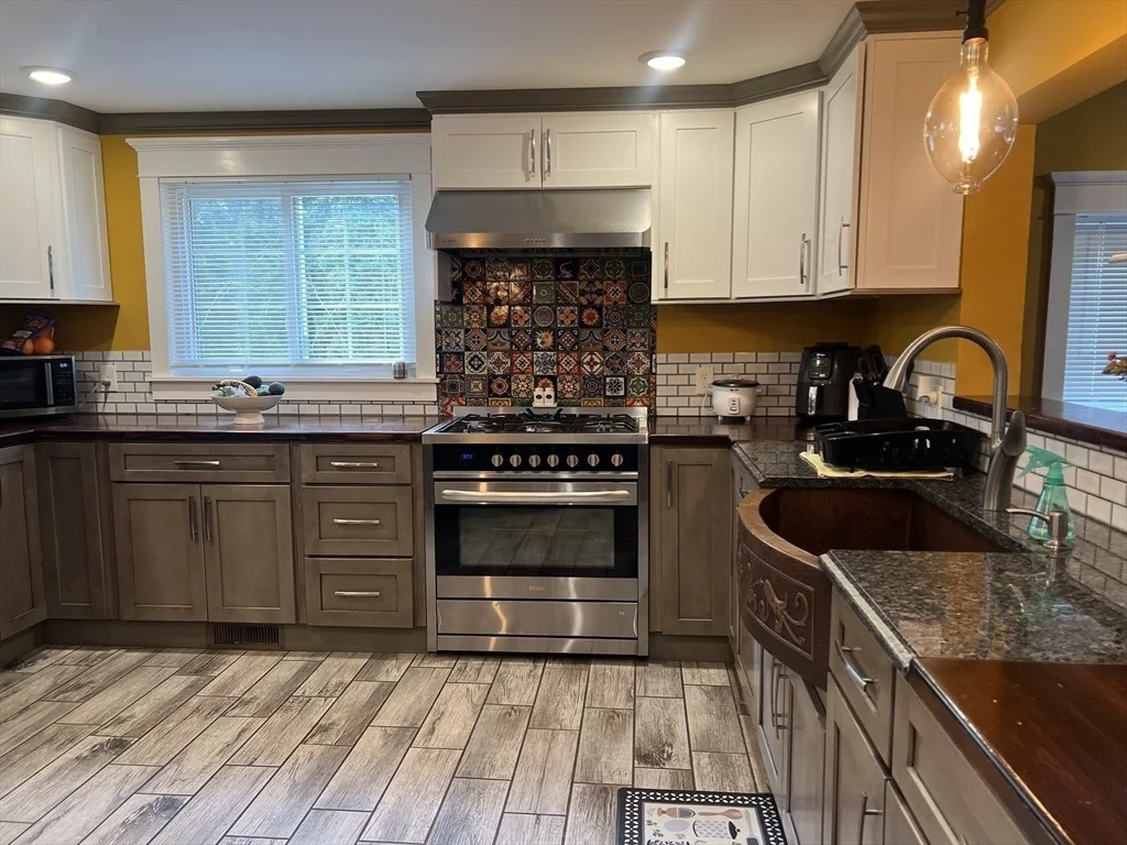 Photo of 11 Leroy Pl
