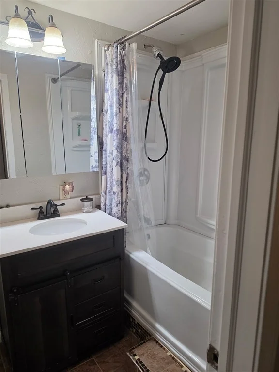 Photo of 237 Boston Rd