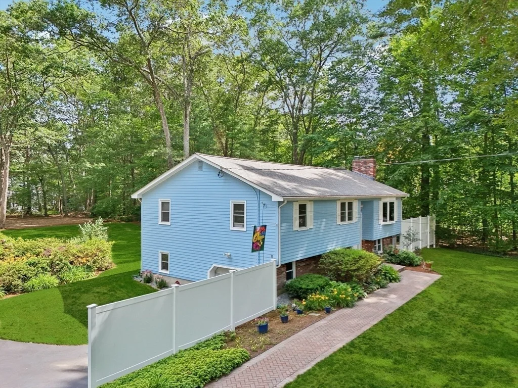 Photo of 196 Hudson Rd