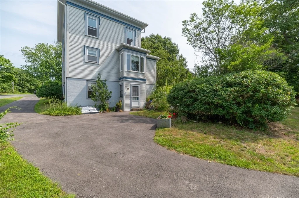 Photo of 32 Blynman Avenue