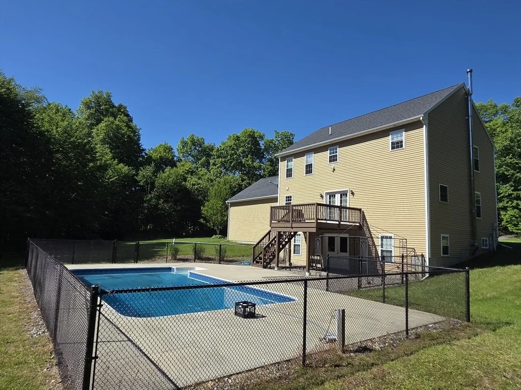 Photo of 1026 Worcester Rd