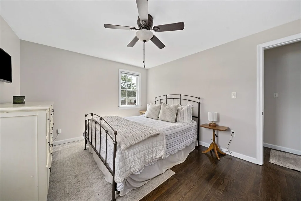 Photo of 33 Bartlett Rd