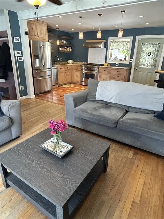 Photo of 552 Dwight Rd
