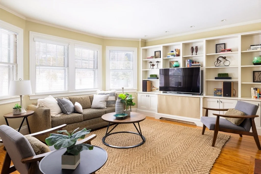 Photo of 282 Buckminster Rd