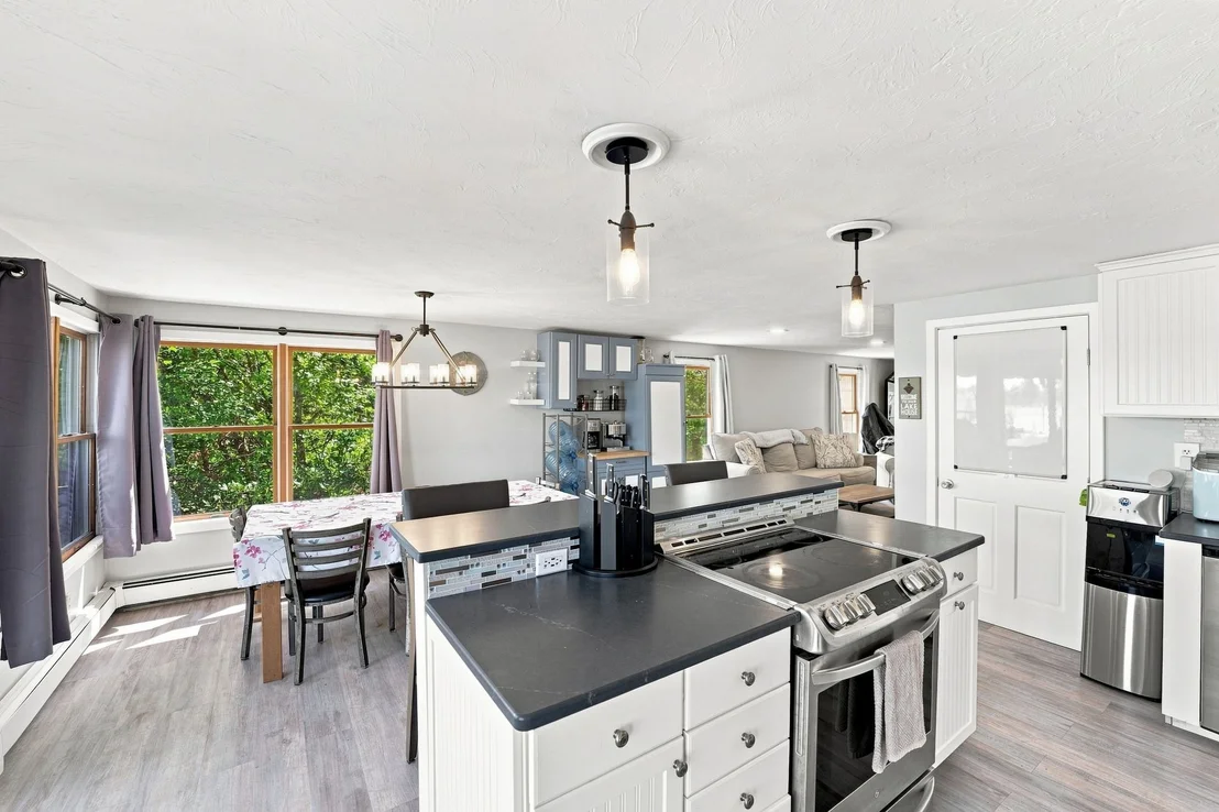 Photo of 111 King Philip Rd