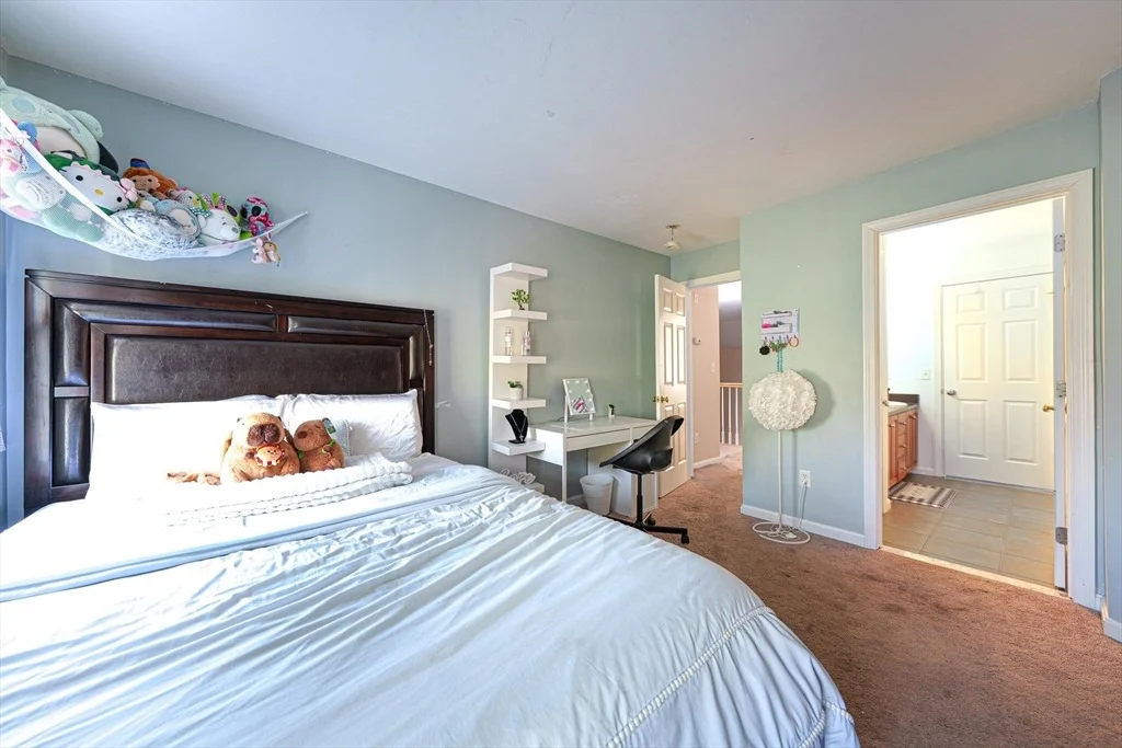 Photo of 300 Crownshield Avenue