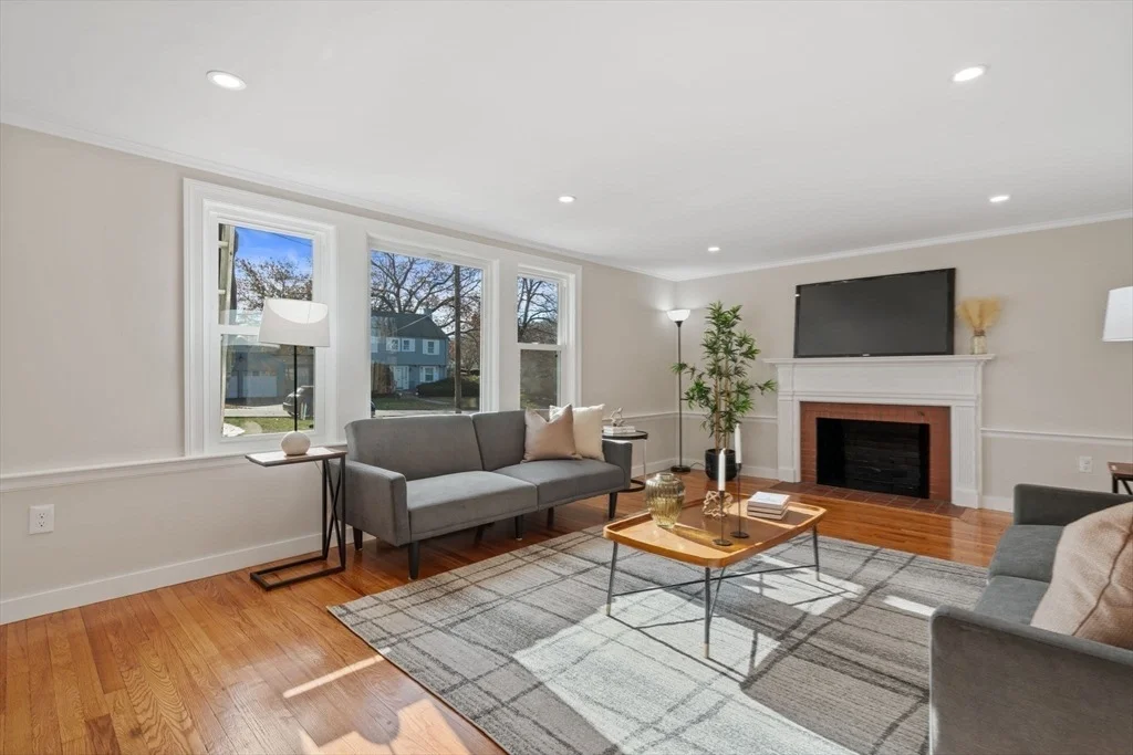 Photo of 6 Puritan Ln