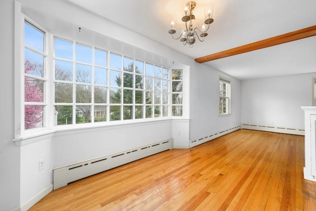 Photo of 42 Oak Ln
