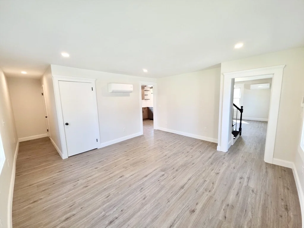 Photo of 8 Wolf Hill Rd