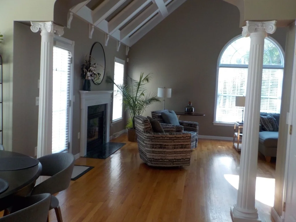 Photo of 140 Elmshade Dr