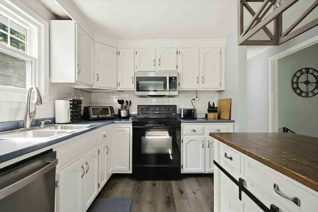 Photo of 10 Buttonwood Rd