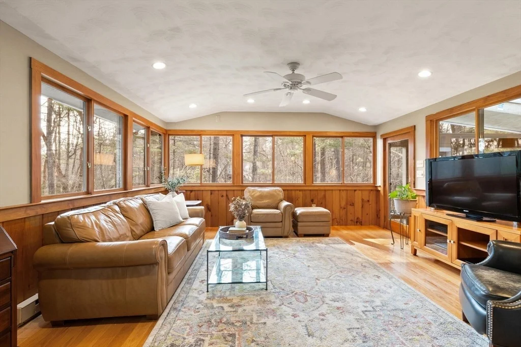 Photo of 31 Meadowbrook Rd
